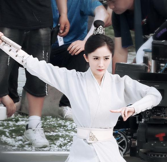 楊冪跳不出白淺濾鏡?《斛珠夫人》跟《三生》,這兩點實在像 楊冪跳不出白淺濾鏡?《斛珠夫人》跟《三生》,這兩點實在像