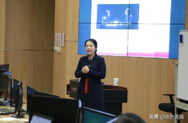 北大美女教授史蛟：美貌和智慧兼具，39歲未婚引學生焦慮