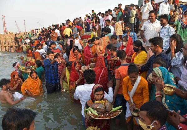 去印度旅遊，遊客買街頭冰棒吃，導遊卻搶過去扔進垃圾桶，為什麼