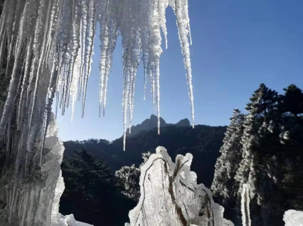 冰凌到貨，三清山成了夢幻般的童話世界