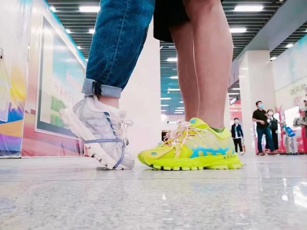 雙軍人的愛情：跨越2000多公里來愛你