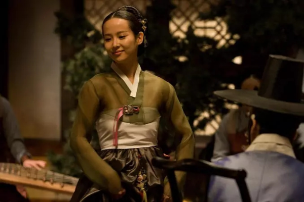 韓國電影—讓你學會“癩蛤蟆是怎麼吃上天鵝肉的”