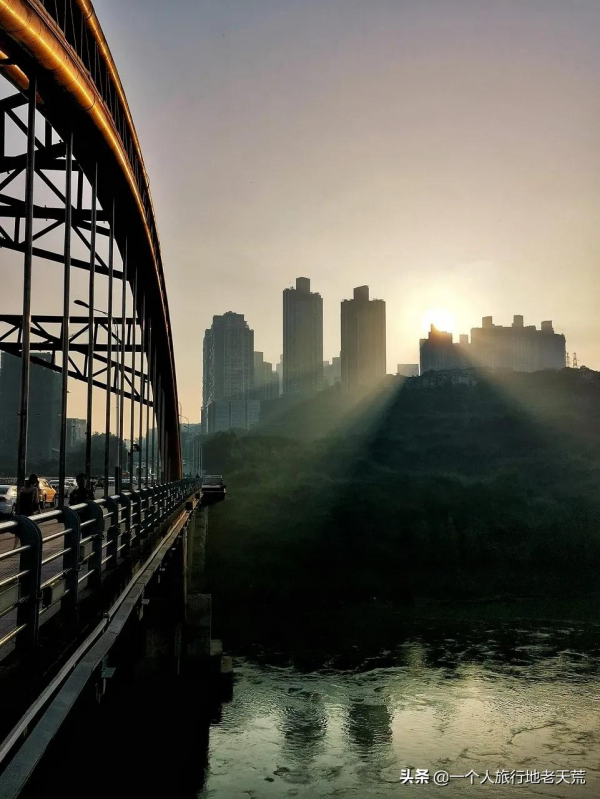 苦等5年終通高鐵！這座比成都還巴適的酒城，為了吃也要去一趟