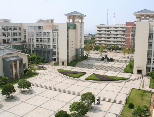 全國唯一建在王府中的大學，也是唯一在5A景區的高校，你知道嗎？