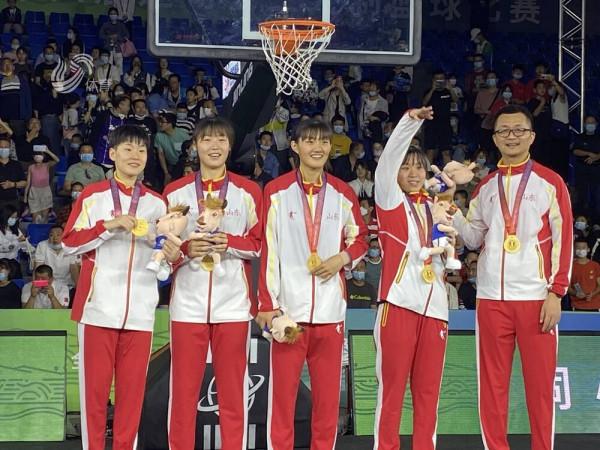 山東U19三人女籃斬獲全運會冠軍 教練欒明傑賽後有個小期待 山東U19三人女籃斬獲全運會冠軍 教練欒明傑賽後有個小期待