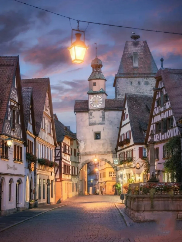 德國的著名小鎮古舊的建築，穿梭其中，給你帶來童話般的仙境