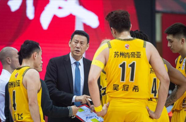 李楠帥位穩了！選秀又淘到寶，新人首秀20分9籃板，媲美鄭祺龍