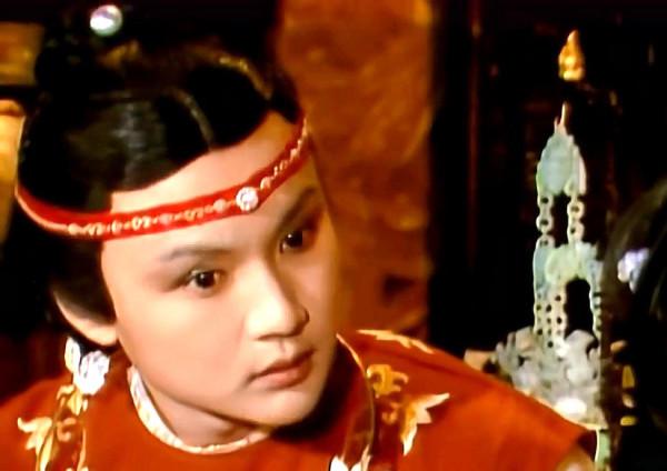 金玉良緣有多可笑：寶釵託付終生的不是寶玉，竟然是石頭