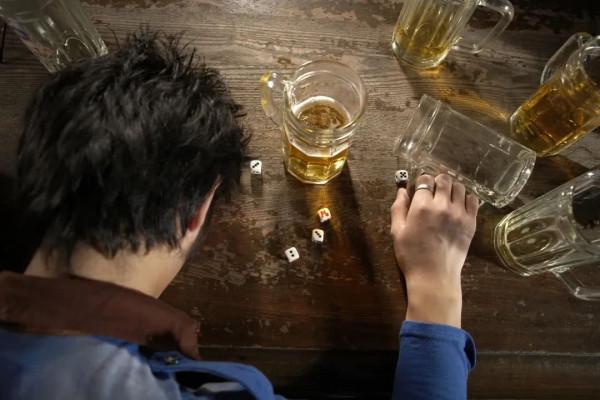 白酒、啤酒同時飲用，身體會出現哪些變化？從健康角度來分析