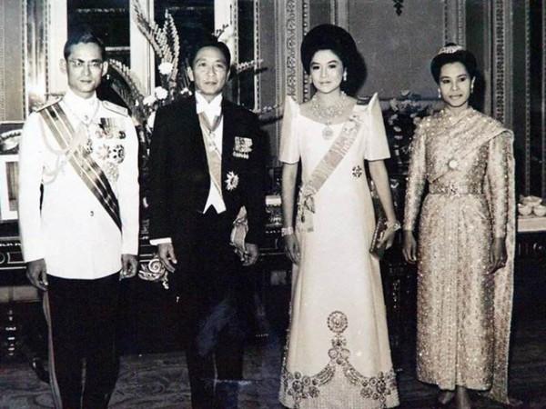 菲律賓前第一夫人:憑美貌嫁大12歲總統,一次逛街花費500萬 菲律賓前第一夫人:憑美貌嫁大12歲總統,一次逛街花費500萬