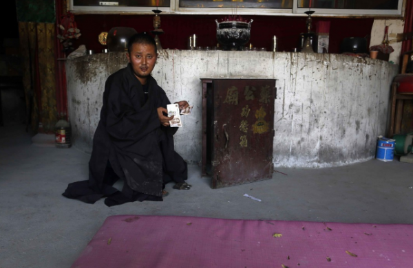 安徽小夥王先凱，獨守古廟7年，生活全靠香火錢，有時每月僅40元