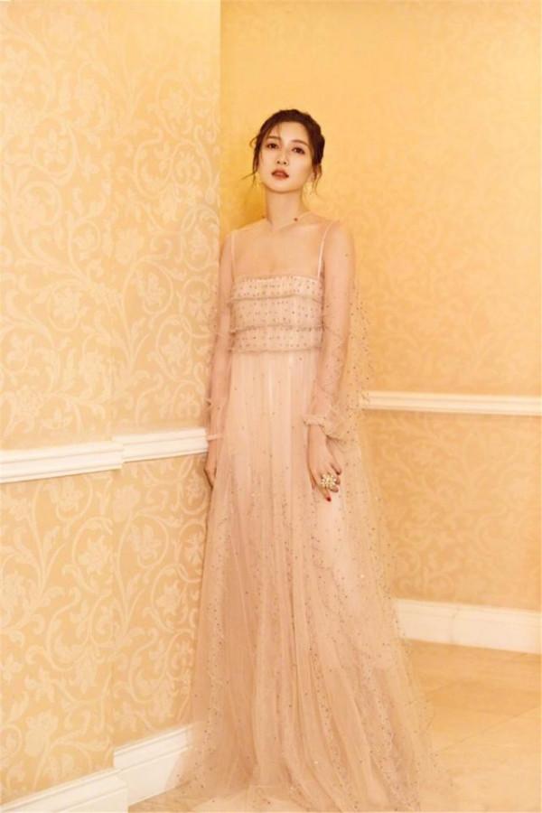 江疏影是什麼神仙顏值,穿裸色紗裙美出天際,連未修圖都讓人驚豔 江疏影是什麼神仙顏值,穿裸色紗裙美出天際,連未修圖都讓人驚豔