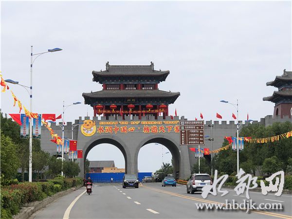 市第八屆“庫區情 桔鄉行”武當蜜桔推介會暨“農民豐收節”主會場準備工作有序進行 市第八屆“庫區情 桔鄉行”武當蜜桔推介會暨“農民豐收節”主會場準備工作有序進行