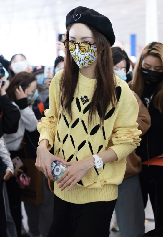 金晨的“教科書”式日常穿搭,集中了時尚和活力,俏皮又靈動 金晨的“教科書”式日常穿搭,集中了時尚和活力,俏皮又靈動