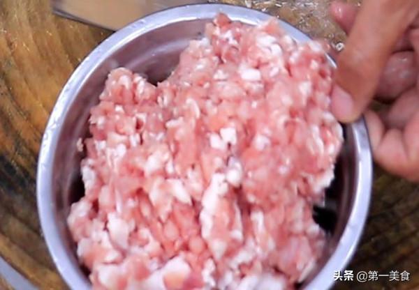 在家也能當大廚，河南特色芝麻葉的正宗做法，勁道爽滑，湯濃味香