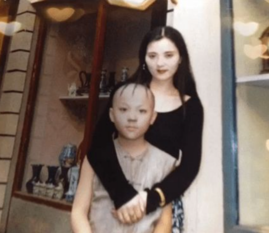 8歲演“三毛”走紅,與孫儷是同班同學,如今的孟智超怎麼樣了? 8歲演“三毛”走紅,與孫儷是同班同學,如今的孟智超怎麼樣了?