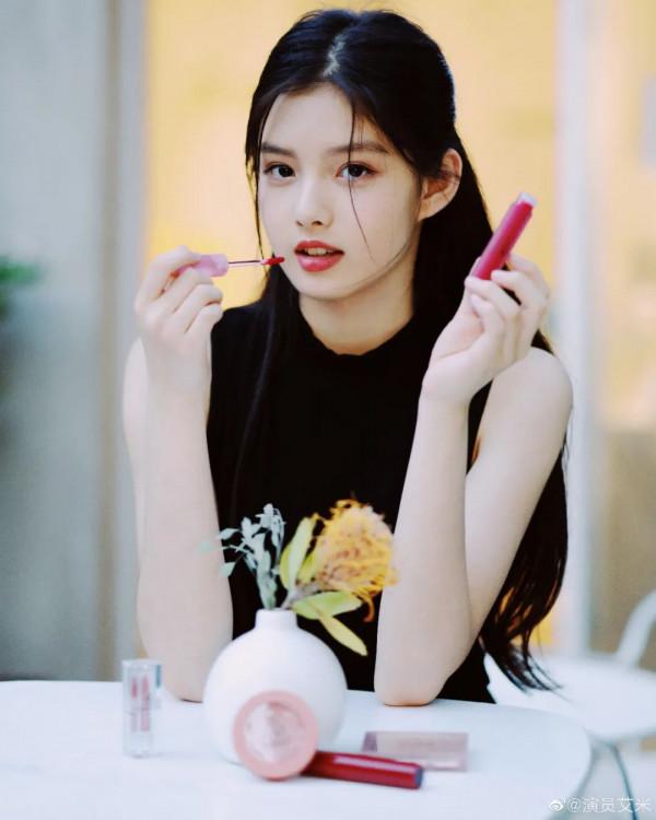 《長津湖》裡一個鏡頭上熱搜，14歲的艾米到底什麼來頭