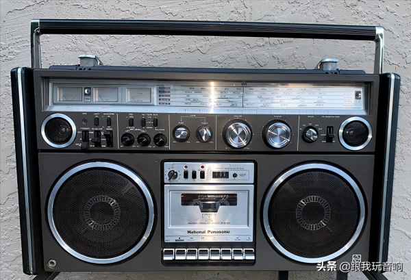 80年代 日本松下推出了一款漂亮的RS-4360行動式收錄機