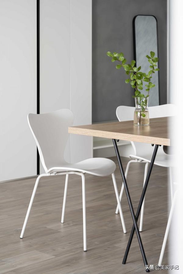 一進他家，彷彿世界都安靜了下來，全屋沒有一絲俗氣，太有品味了