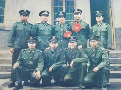 蘭州軍區司令員趙先順警衛員上街辦事被歹徒打傷將軍憤怒