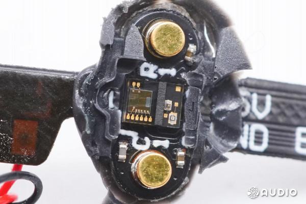 支援無線充電,綜合續航32小時,TOZO NC7真無線降噪耳機拆解 支援無線充電,綜合續航32小時,TOZO NC7真無線降噪耳機拆解