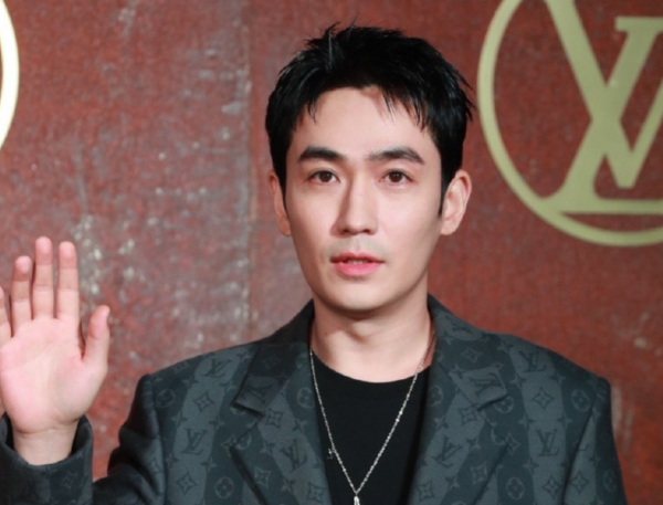 LV大秀紅毯來了!熱巴暴露髮際線,周冬雨瘦過頭,劉亦菲狀態絕佳 LV大秀紅毯來了!熱巴暴露髮際線,周冬雨瘦過頭,劉亦菲狀態絕佳