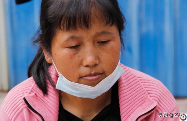 大山裡女人生娃有多難？雲南孕婦羊水破了，路上耽誤太久生悲劇