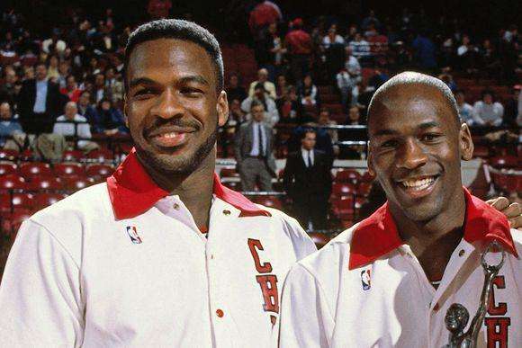 NBA紀實連載38:喬丹貼身護衛奧克利,打架比打球多的終極硬漢 NBA紀實連載38:喬丹貼身護衛奧克利,打架比打球多的終極硬漢