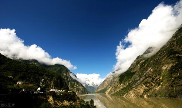 消失千年的古鎮-海子下的古鎮之謎