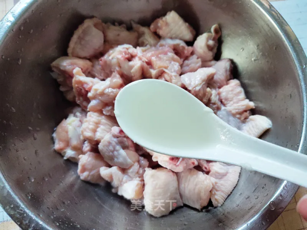 這幾道乾煸菜，焦香四溢，麻辣過癮，下酒又下飯