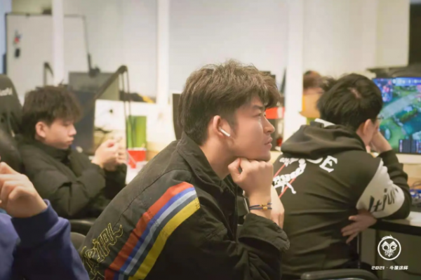 狼隊公佈挑戰者杯名單,人員不變林教練依舊不在,真要等明年了? 狼隊公佈挑戰者杯名單,人員不變林教練依舊不在,真要等明年了?