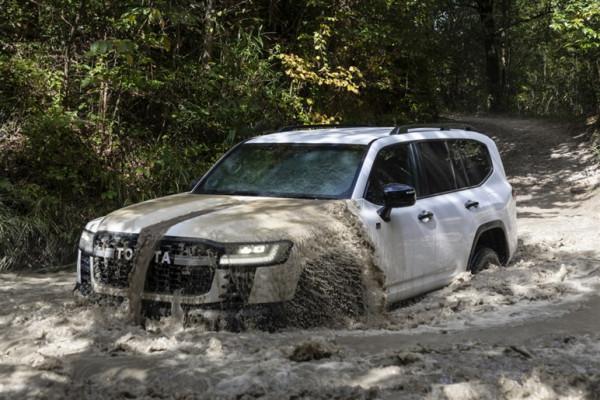 開全新陸地巡洋艦去越野實戰，日本市場買車排隊2年起