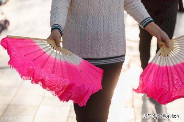 61歲大媽坦言：退休了離四種人遠點，保護自己，少受傷害