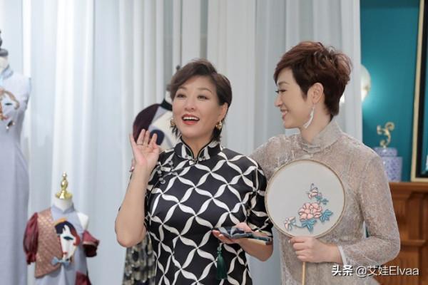 頭一回見陳法蓉這造型！穿旗袍裙手拿宮扇變化大，似弄堂裡的貴婦