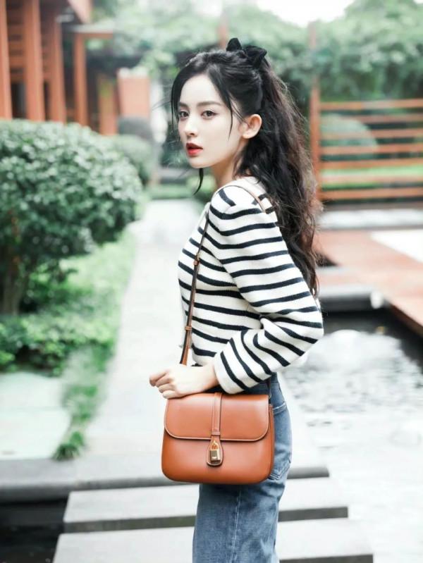 別再披頭散髮了!這幾款顯高吸睛的髮型,氣質又撩人 別再披頭散髮了!這幾款顯高吸睛的髮型,氣質又撩人