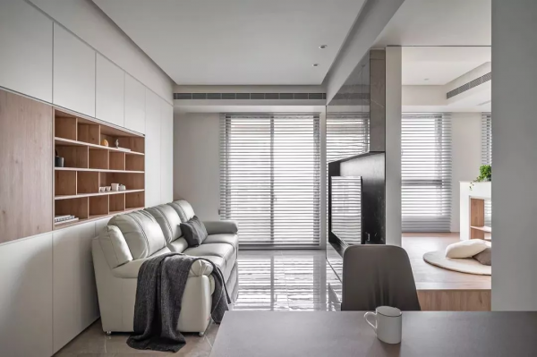 62㎡原木風兩室變三室，還有超多收納空間，三口人住得敞亮又自由