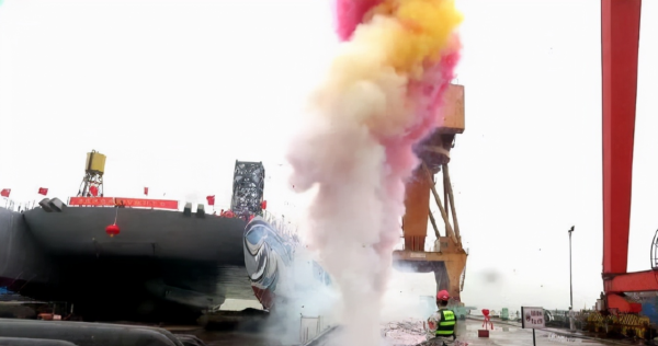 中國海軍再添新利器,“新型小航母”下水,外國人:未來有大作用 中國海軍再添新利器,“新型小航母”下水,外國人:未來有大作用