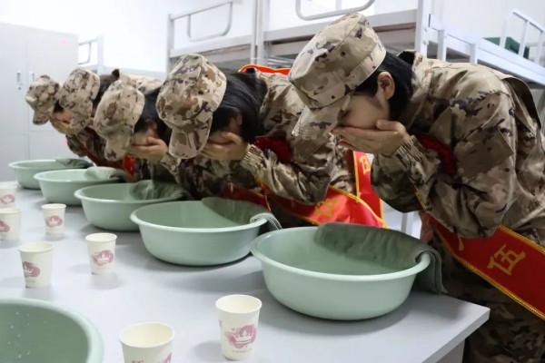 帥炸！全國首次！女兵授劍儀式來了