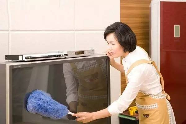 68歲富老頭請了個保姆，去世後遺產全部過繼給了她