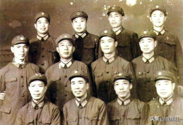 對越還擊赴南疆,悶罐車內吃喝拉撒,汗臭腳臭燻得喘不過氣 對越還擊赴南疆,悶罐車內吃喝拉撒,汗臭腳臭燻得喘不過氣