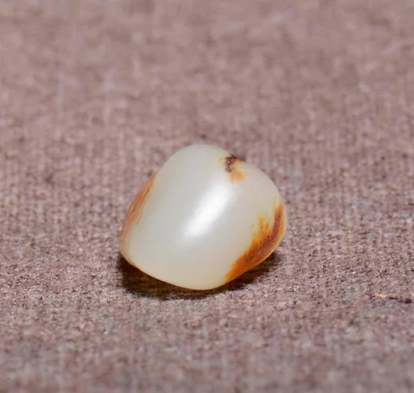 真皮籽料，無修。小巧料子