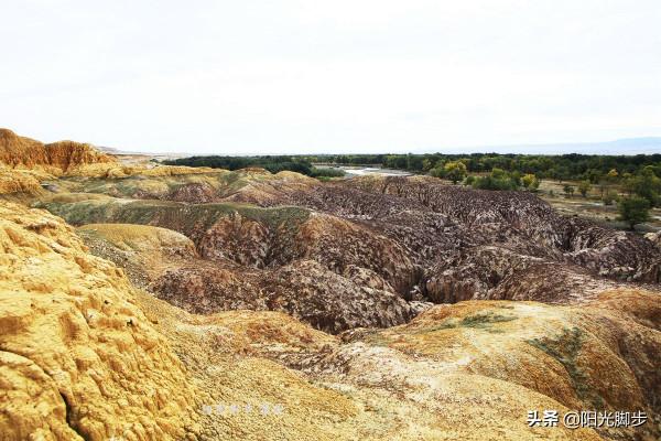 最美的雅丹地貌：五彩灘
