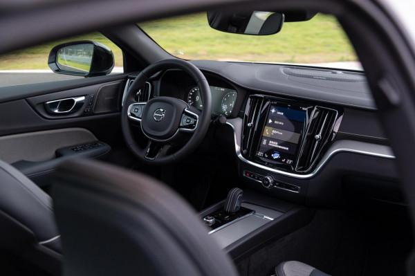 沃爾沃還有如此運動的一面？S60賽道開戰！