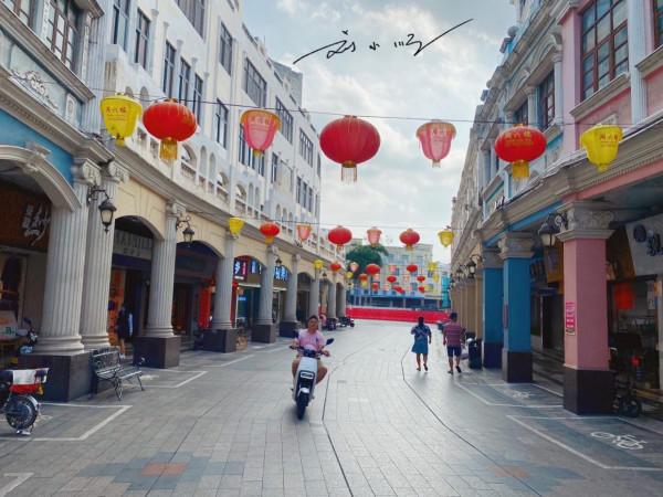 佛山市順德區著名的商業街,兩側都是傳統騎樓,彷彿穿越到了南洋 佛山市順德區著名的商業街,兩側都是傳統騎樓,彷彿穿越到了南洋