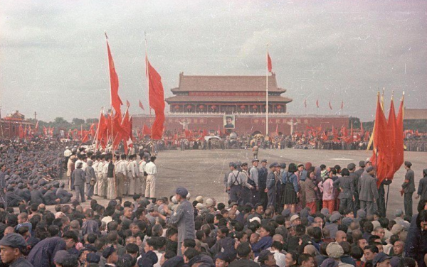 開國大典的40名女便衣:潛伏在天安門城樓上,盞茶倒水間偵察敵情 開國大典的40名女便衣:潛伏在天安門城樓上,盞茶倒水間偵察敵情