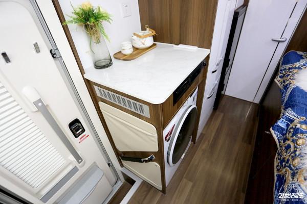 48V能源供給/大空間/水電的房車 法美瑞海角7號後廚房版頗具實力 48V能源供給/大空間/水電的房車 法美瑞海角7號後廚房版頗具實力