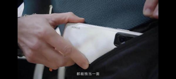 榮耀出摺疊屏手機啦，看起來相當強悍