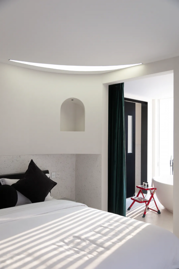 杭州民宿圈又一新作!270°落地玻璃躺看茶園,私享西湖邊避世秘境 杭州民宿圈又一新作!270°落地玻璃躺看茶園,私享西湖邊避世秘境