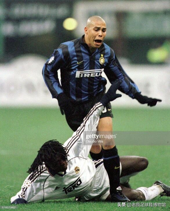 22歲兩奪歐冠，因荷蘭隊內訌失去皇馬主力位置，2400萬歐加盟國米