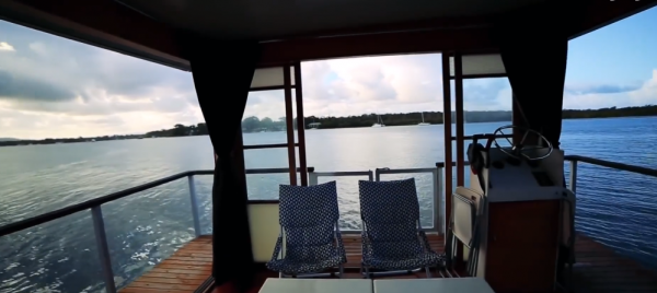 男子花百萬將家搬到水面上 12㎡漂浮小屋每月管理費至少三千